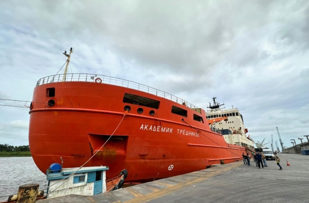 Para a circum-navegação pela zona costeira da Antártica será utilizado um navio quebra-gelo da Rússia. Foto: arquivo pessoal